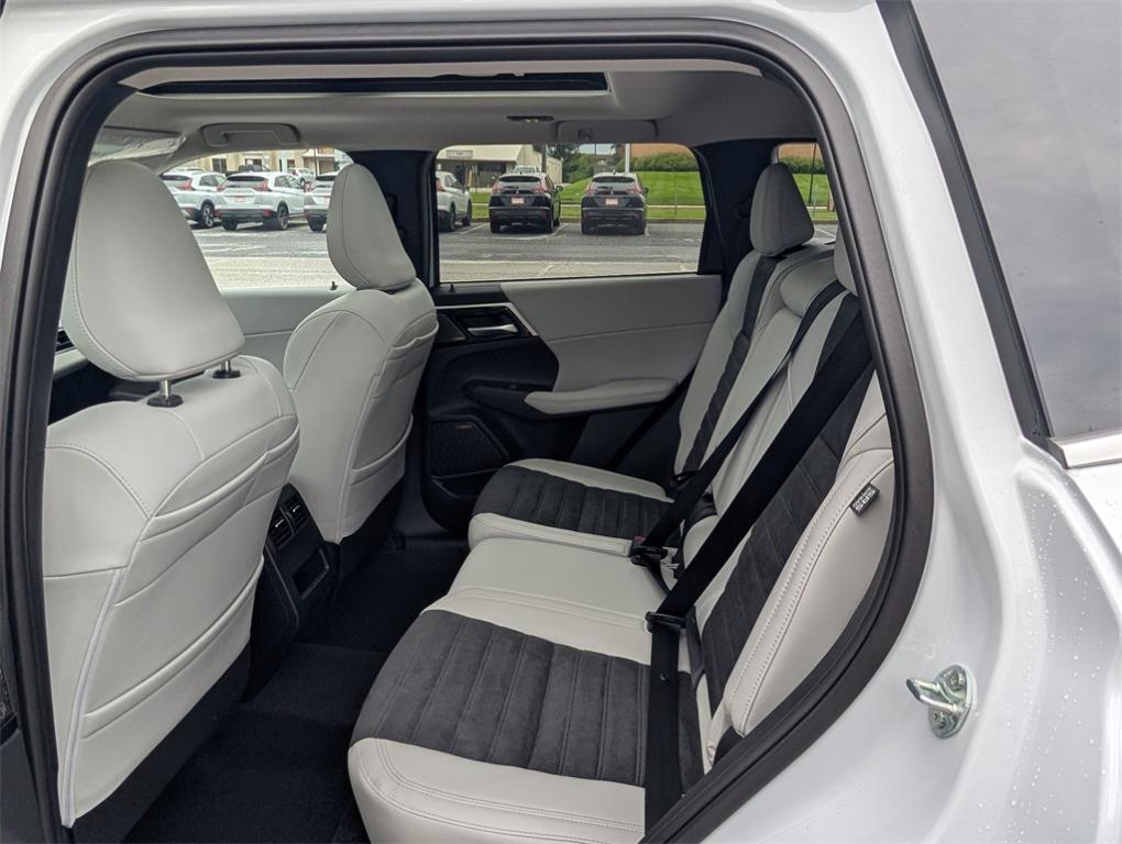 new 2025 Mitsubishi Outlander car, priced at $40,430