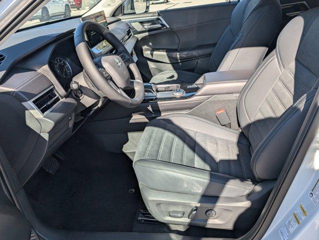 new 2025 Mitsubishi Outlander car