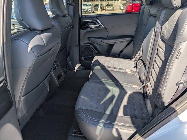 new 2025 Mitsubishi Outlander car