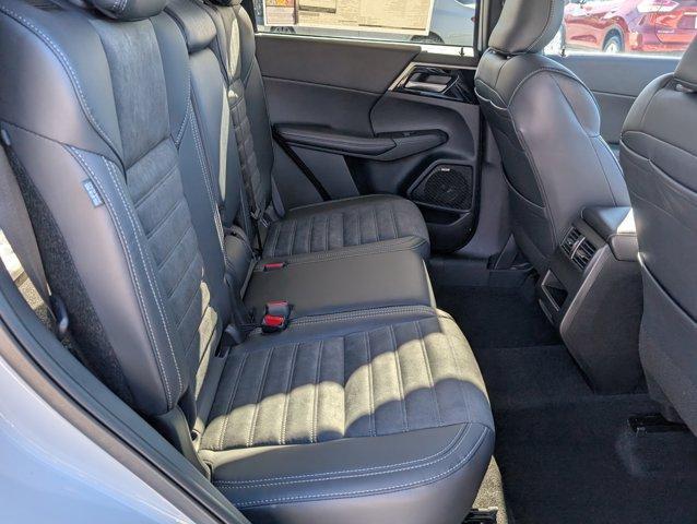 new 2025 Mitsubishi Outlander car