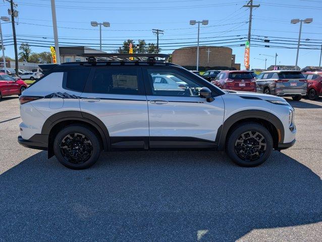 new 2025 Mitsubishi Outlander car