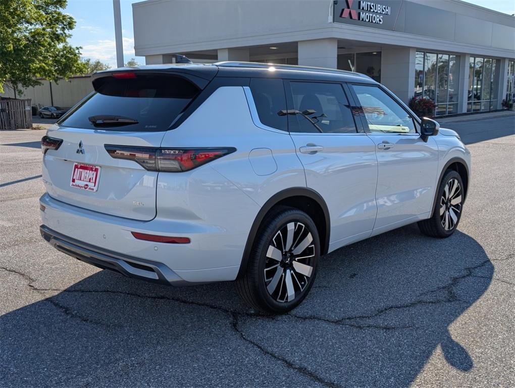 new 2025 Mitsubishi Outlander car, priced at $43,010