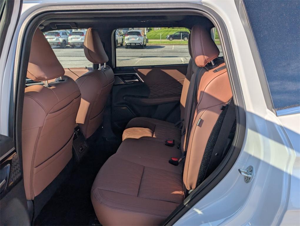 new 2025 Mitsubishi Outlander car, priced at $43,010