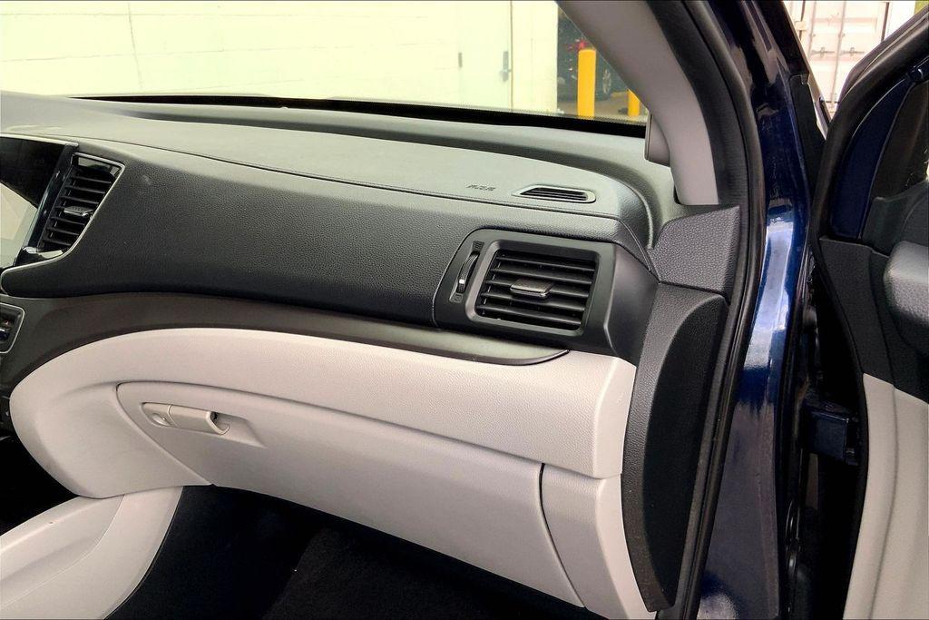 used 2022 Honda Pilot car, priced at $30,495