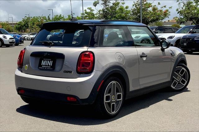 used 2022 MINI Hardtop car, priced at $22,495