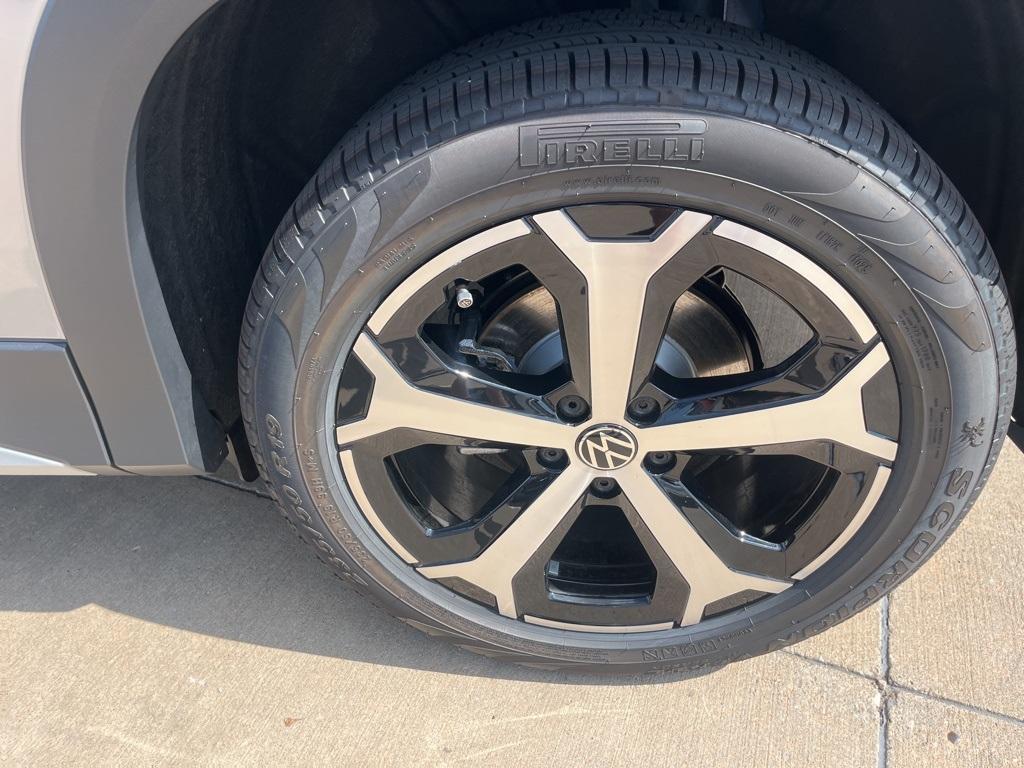 new 2025 Volkswagen Tiguan car, priced at $33,021