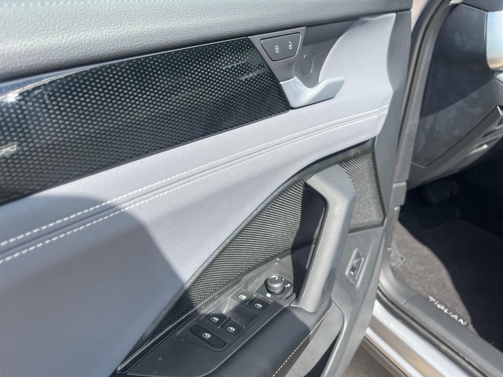 new 2025 Volkswagen Tiguan car, priced at $33,021