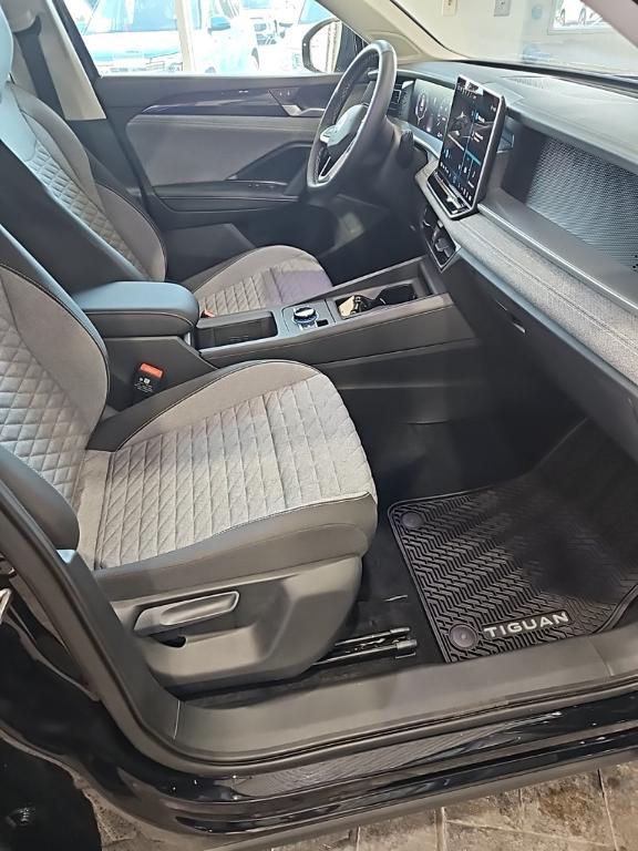 new 2025 Volkswagen Tiguan car, priced at $30,233