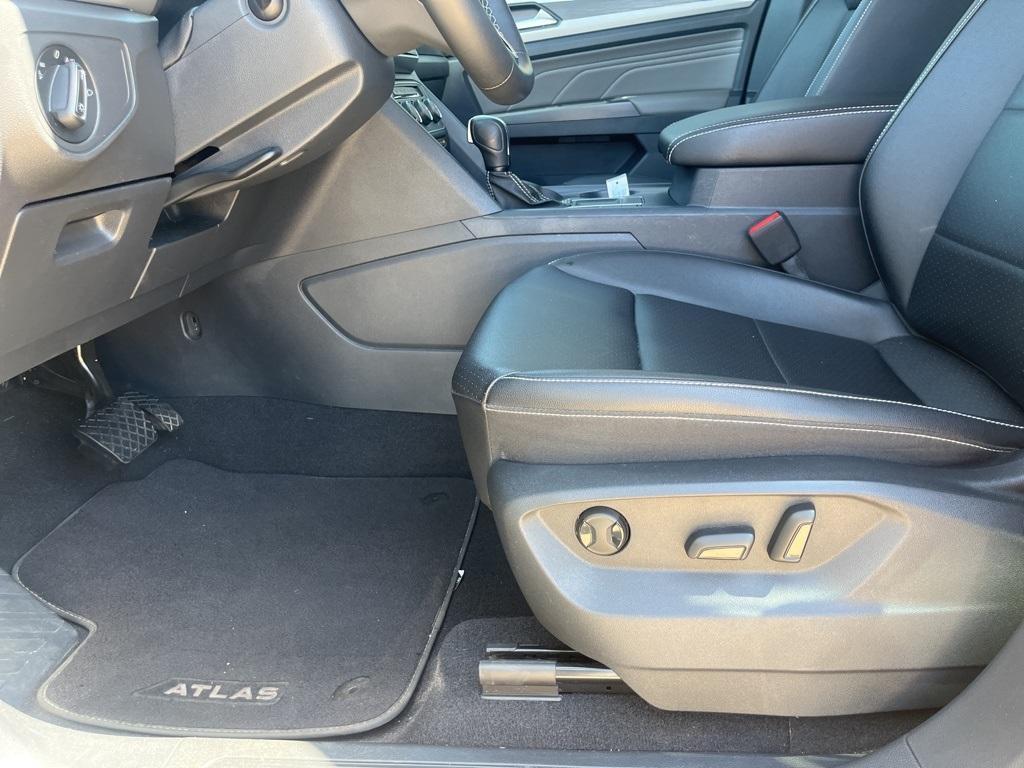 used 2023 Volkswagen Atlas car, priced at $24,999