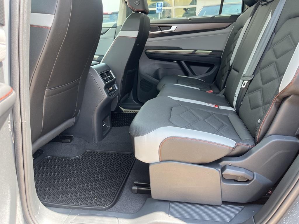 new 2025 Volkswagen Atlas car, priced at $48,691