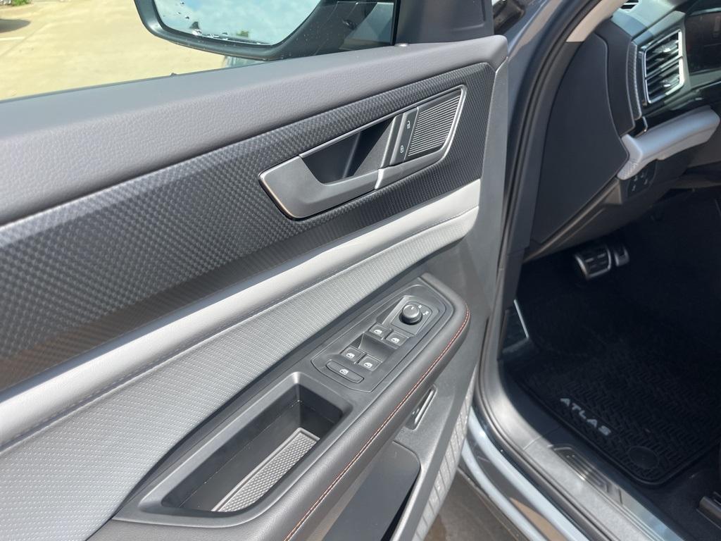 new 2025 Volkswagen Atlas car, priced at $48,691