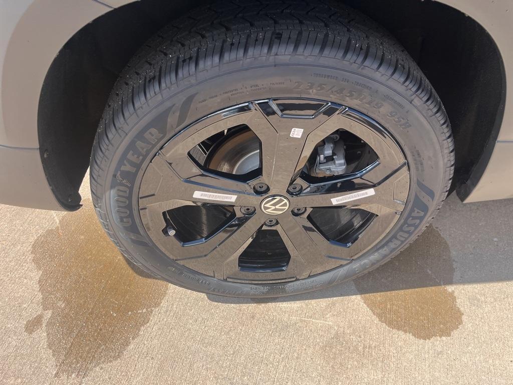 new 2025 Volkswagen Taos car, priced at $35,471