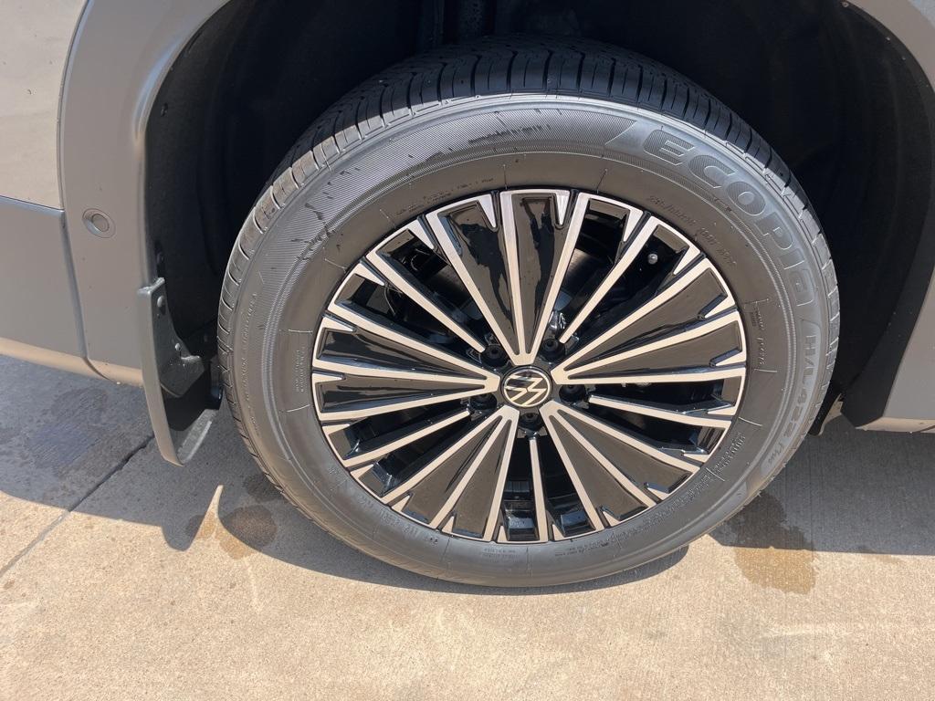 new 2025 Volkswagen Tiguan car, priced at $30,023