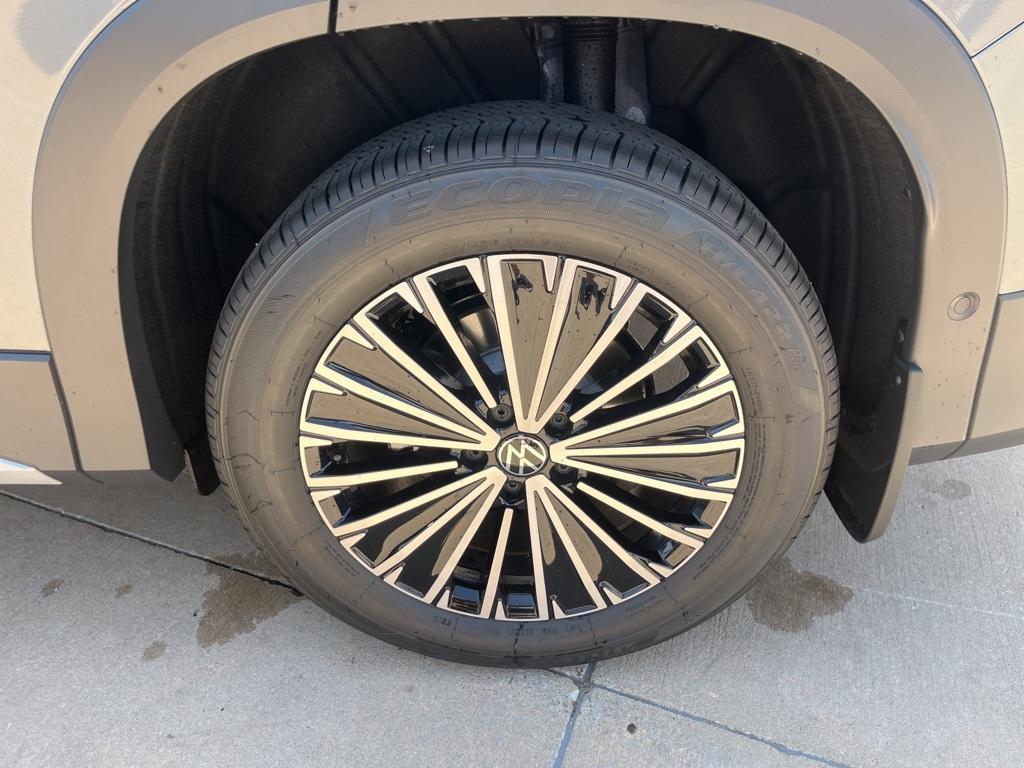 new 2025 Volkswagen Tiguan car, priced at $30,023