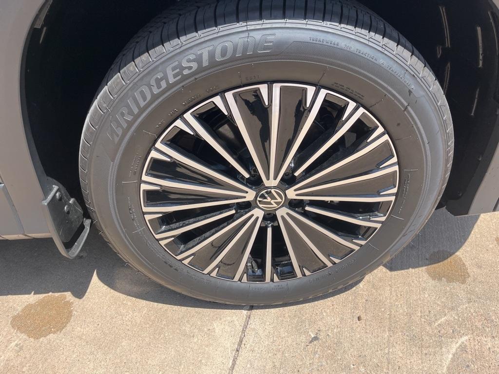 new 2025 Volkswagen Tiguan car, priced at $30,023