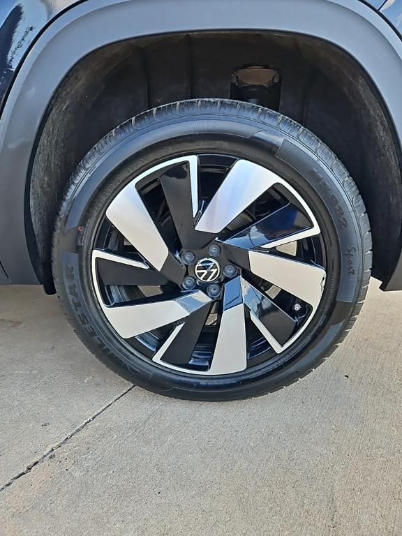 used 2024 Volkswagen Atlas Cross Sport car, priced at $29,875