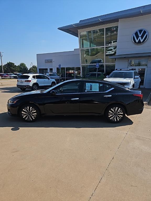 used 2023 Nissan Altima car, priced at $20,000