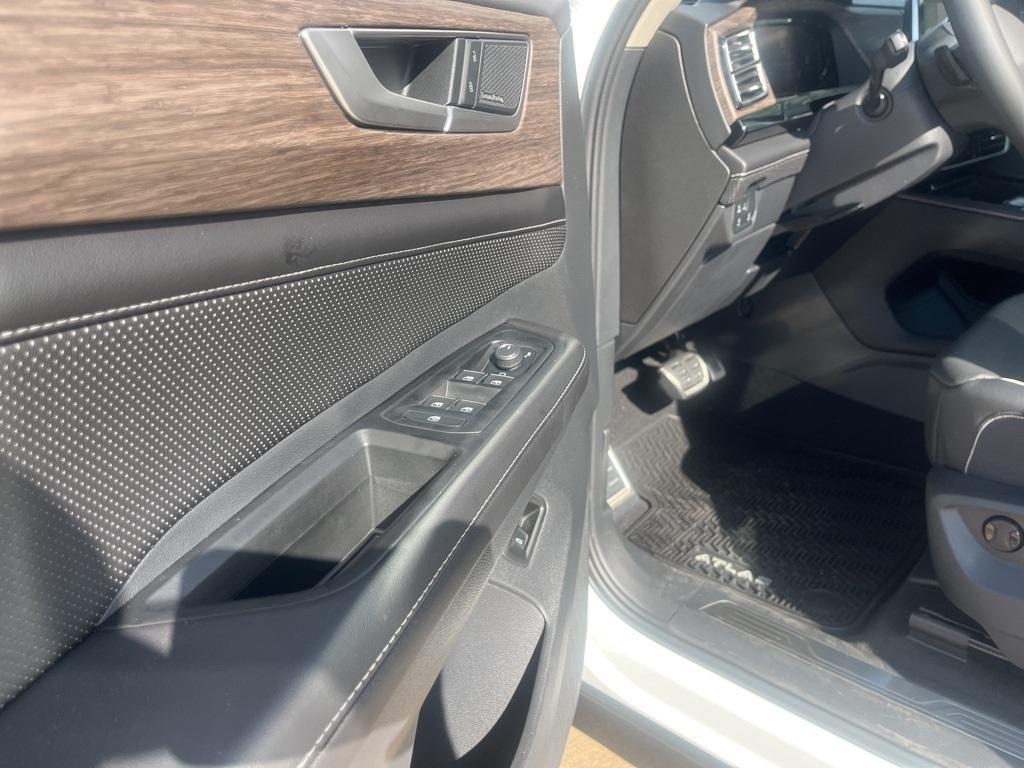 new 2025 Volkswagen Atlas car, priced at $51,848