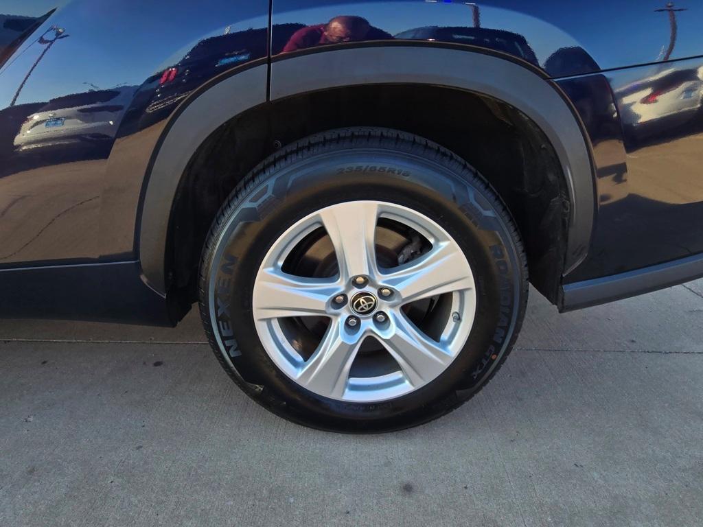 used 2023 Toyota Highlander car, priced at $28,194