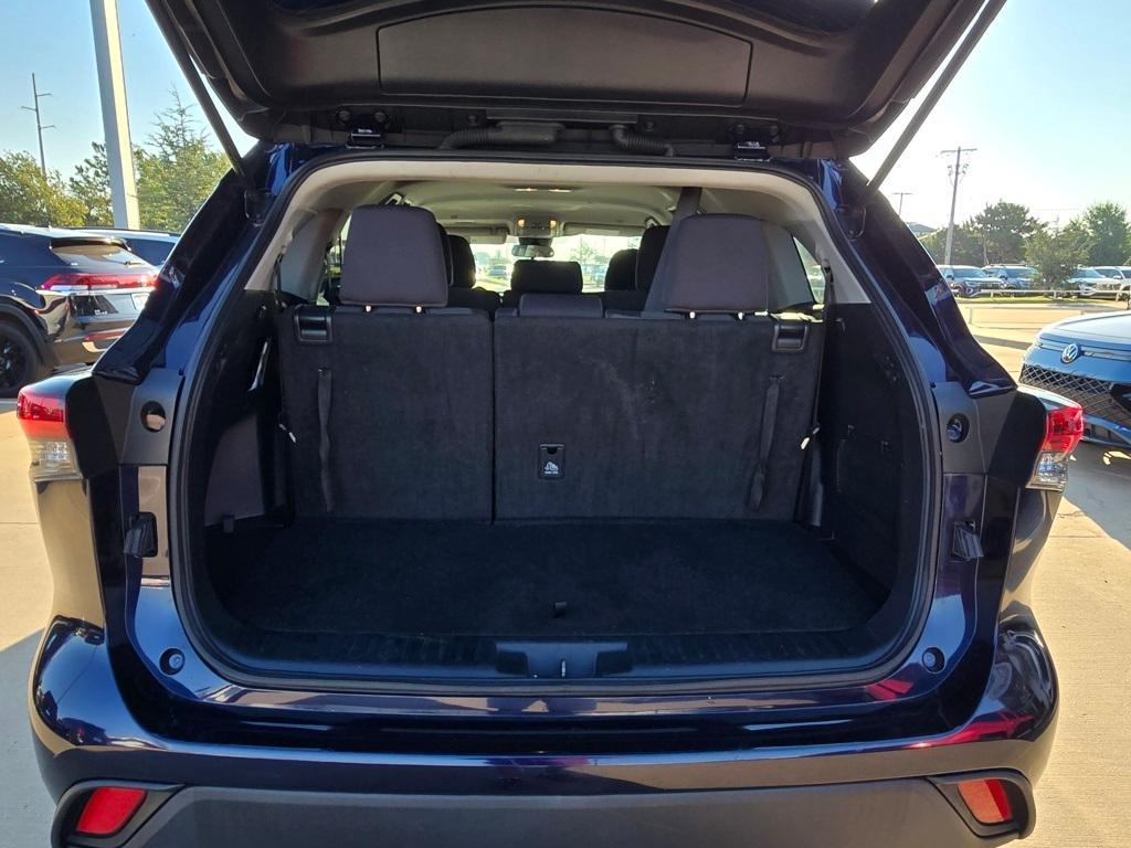 used 2023 Toyota Highlander car, priced at $28,194