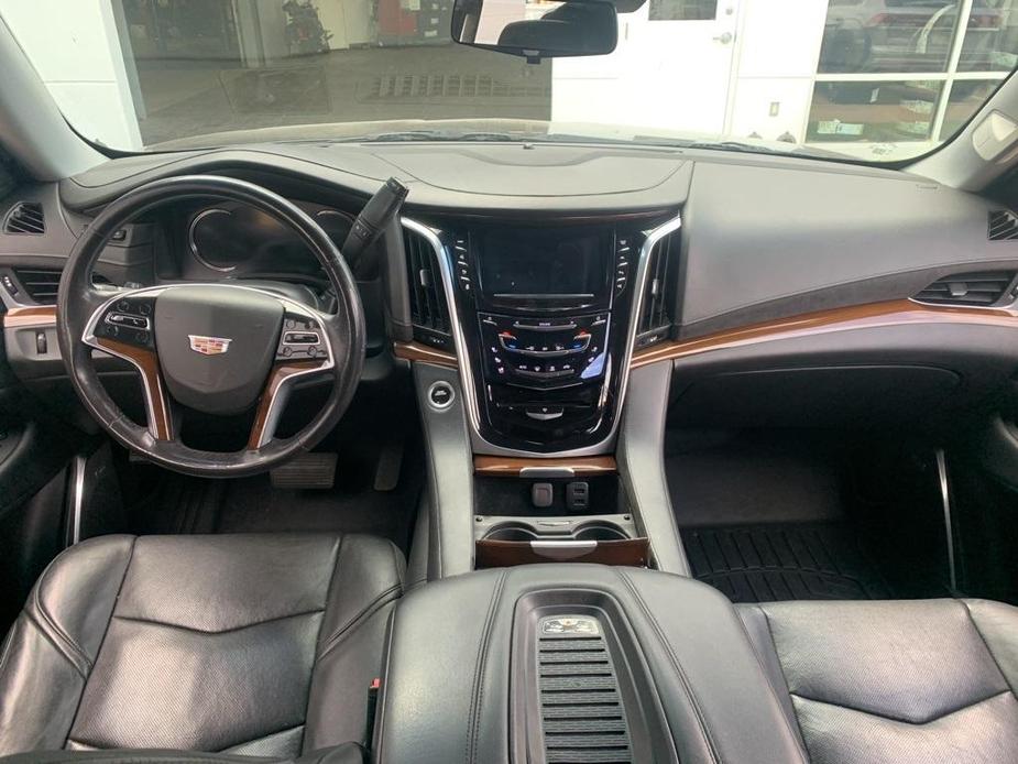 used 2020 Cadillac Escalade ESV car, priced at $32,829