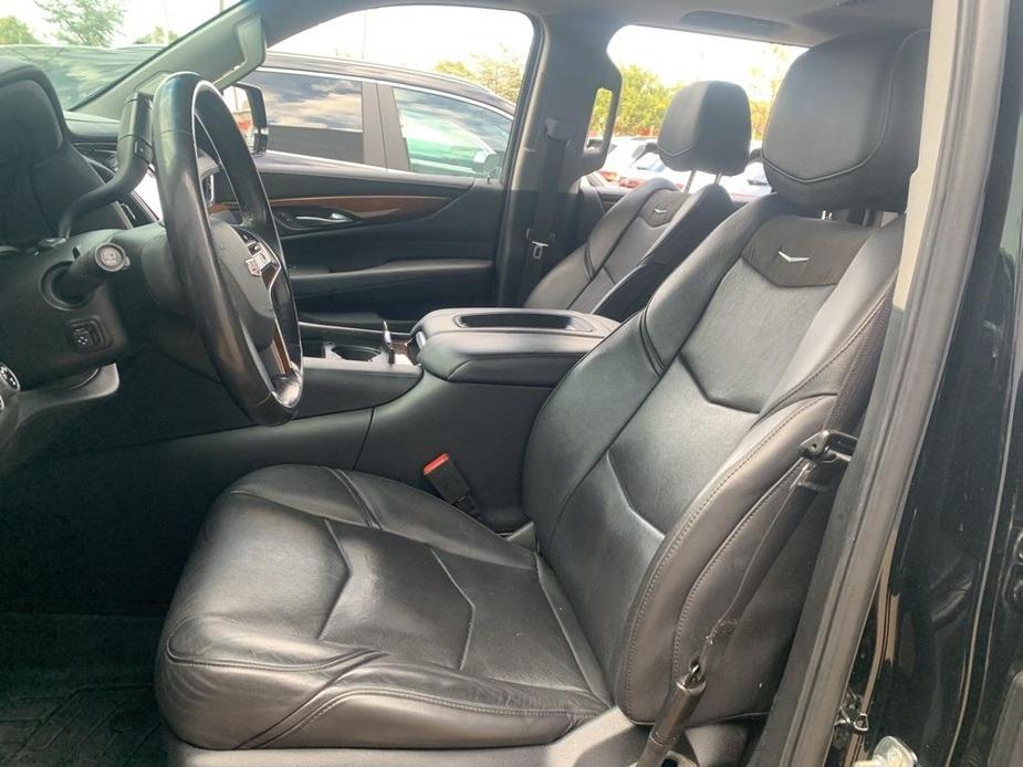 used 2020 Cadillac Escalade ESV car, priced at $32,829