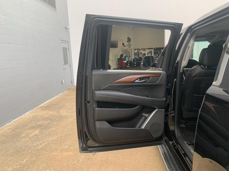 used 2020 Cadillac Escalade ESV car, priced at $32,829