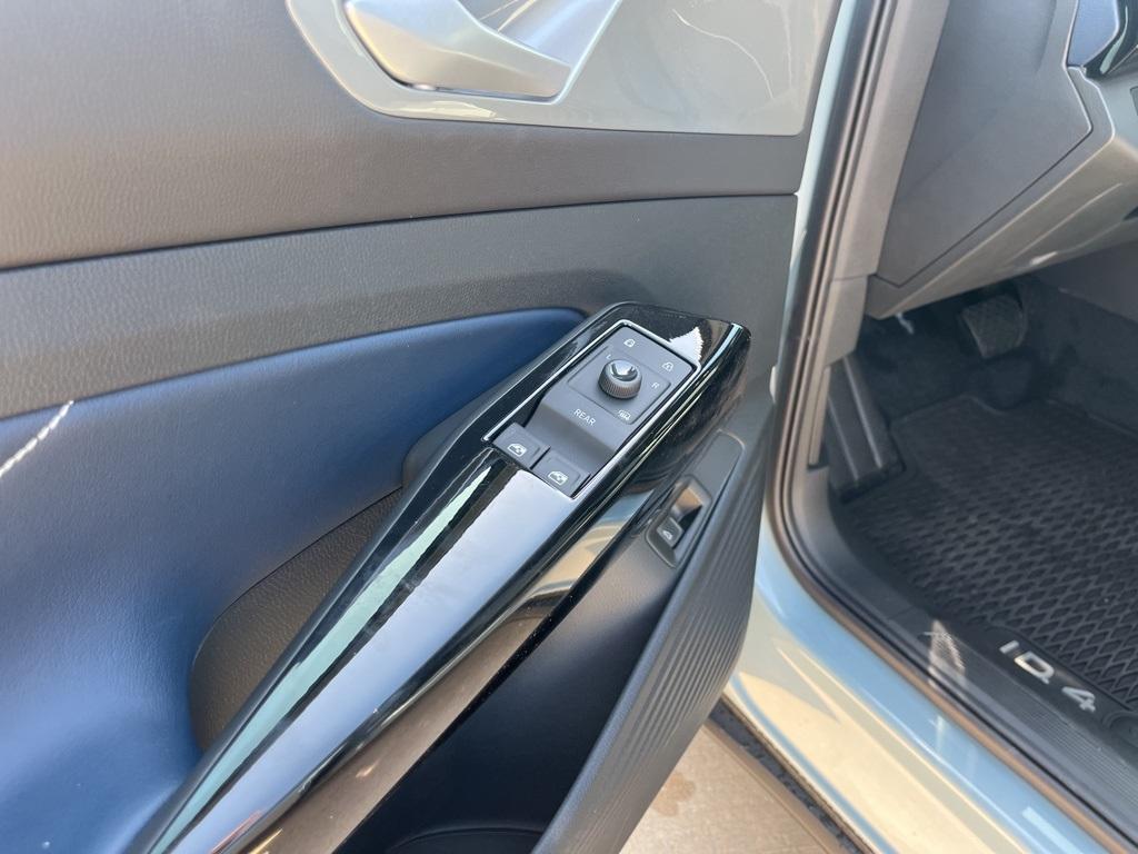 new 2025 Volkswagen ID.4 car, priced at $46,155