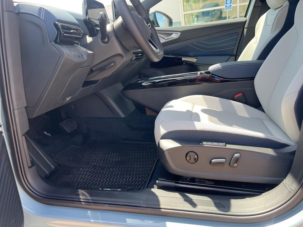 new 2025 Volkswagen ID.4 car, priced at $46,155