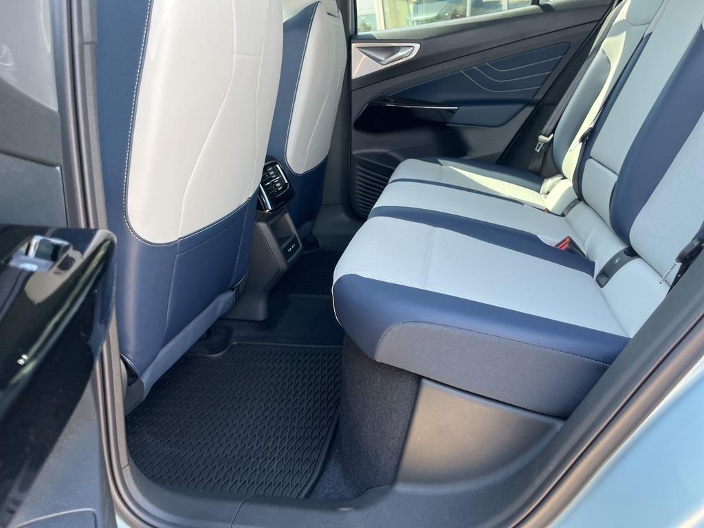 new 2025 Volkswagen ID.4 car, priced at $46,155