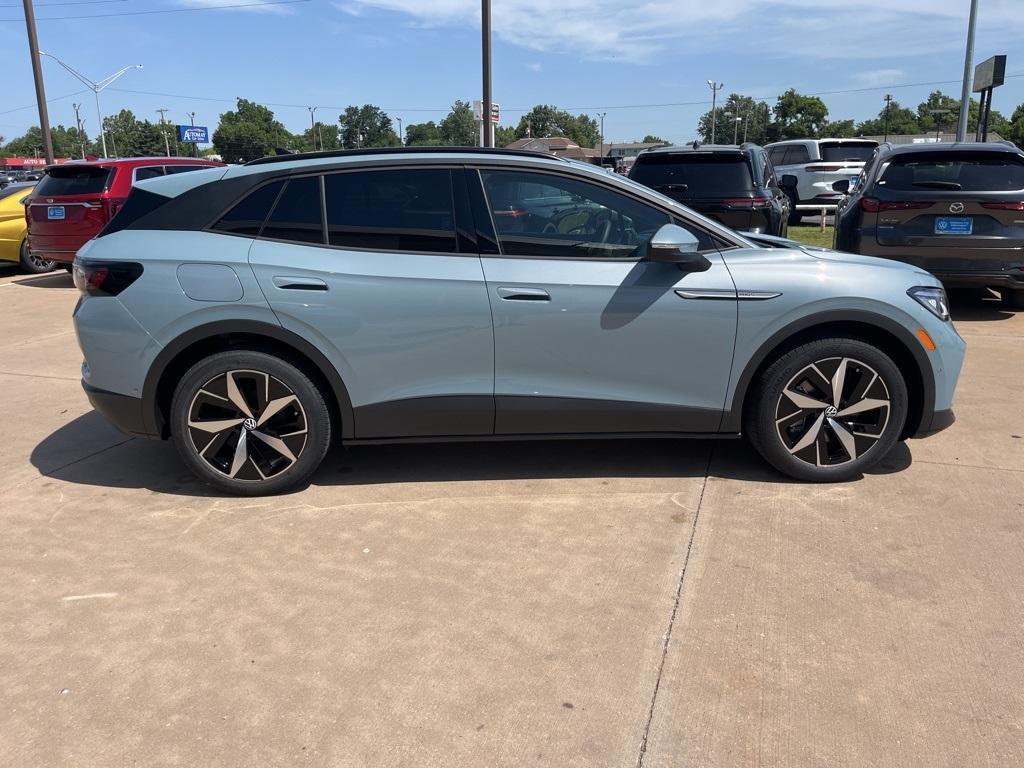 new 2025 Volkswagen ID.4 car, priced at $46,155