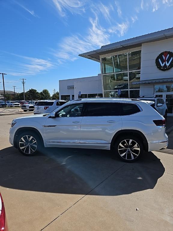 new 2026 Volkswagen Atlas car, priced at $54,118