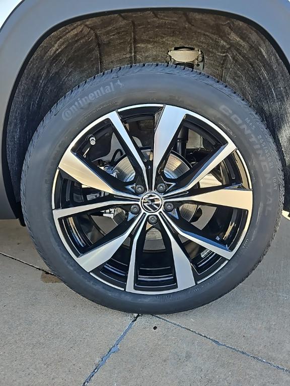 new 2026 Volkswagen Atlas car, priced at $54,118