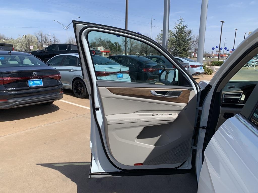 new 2025 Volkswagen Atlas car, priced at $37,351