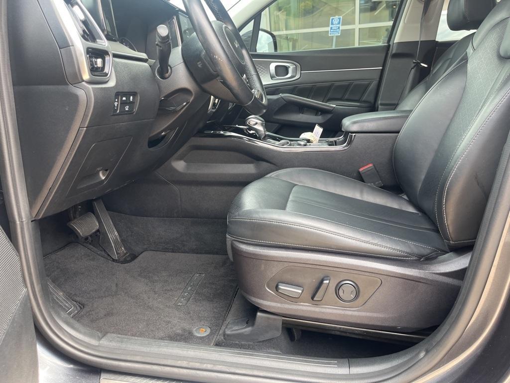 used 2022 Kia Sorento car, priced at $25,300
