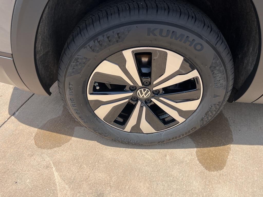 new 2025 Volkswagen Atlas car, priced at $37,506