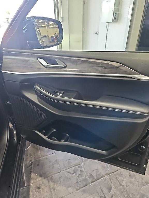 used 2023 Jeep Grand Cherokee car, priced at $31,266