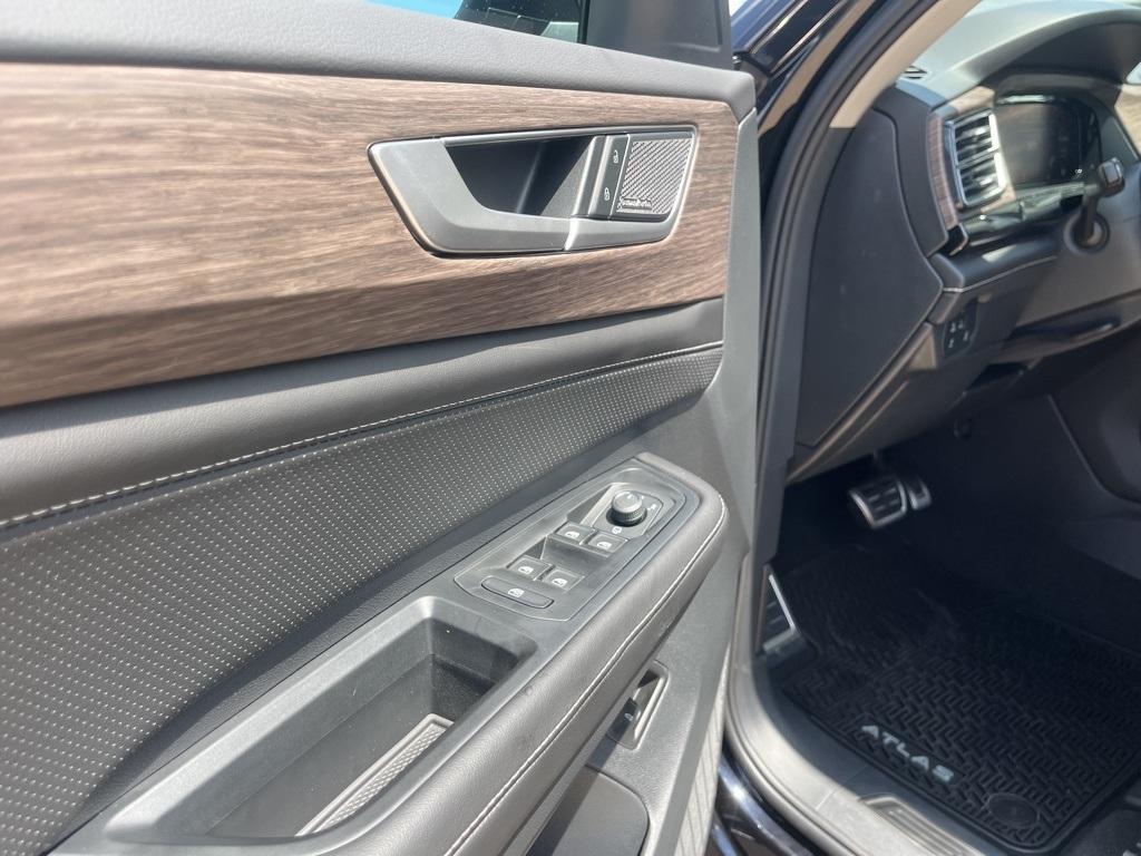 new 2025 Volkswagen Atlas car, priced at $55,168