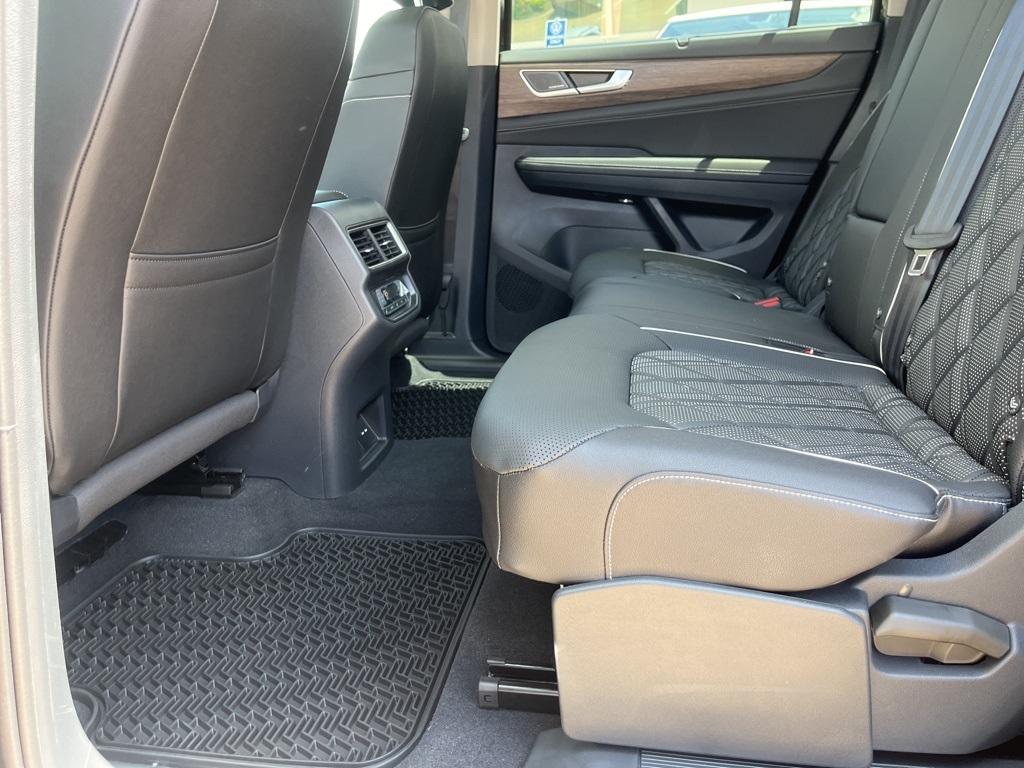 new 2025 Volkswagen Atlas car, priced at $55,168