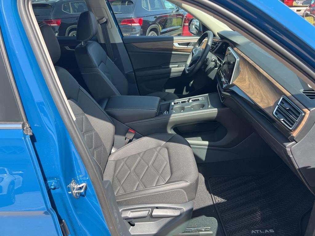 new 2025 Volkswagen Atlas car, priced at $37,774