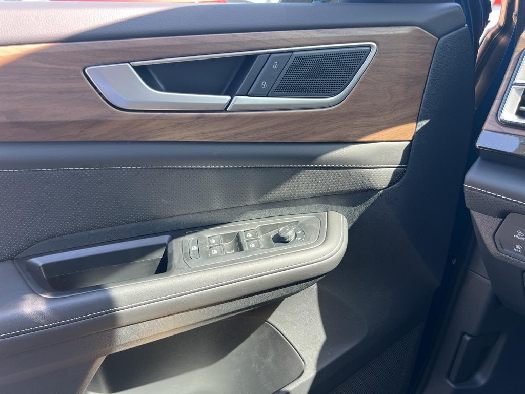 new 2025 Volkswagen Atlas car, priced at $37,774