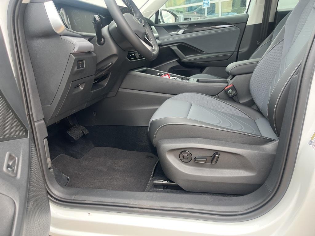 new 2025 Volkswagen Tiguan car, priced at $35,579
