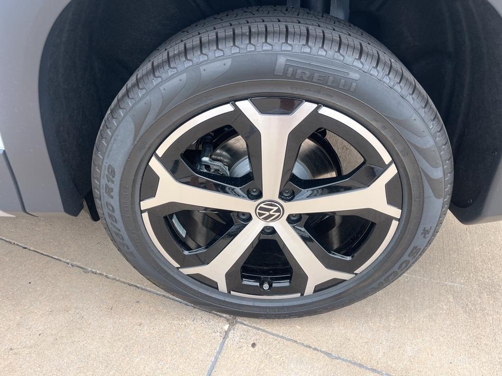 new 2025 Volkswagen Tiguan car, priced at $35,579