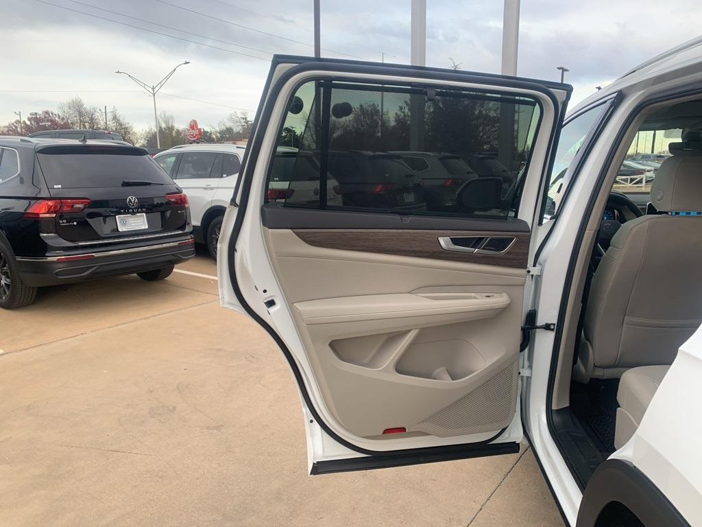 new 2025 Volkswagen Atlas car, priced at $54,773