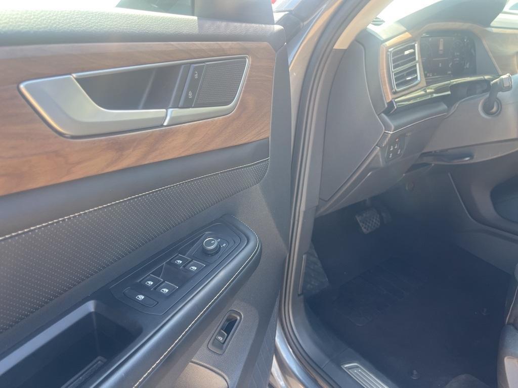 used 2024 Volkswagen Atlas car, priced at $31,900