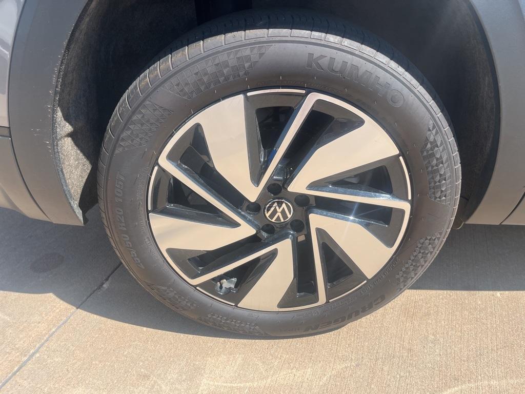 used 2024 Volkswagen Atlas car, priced at $31,900