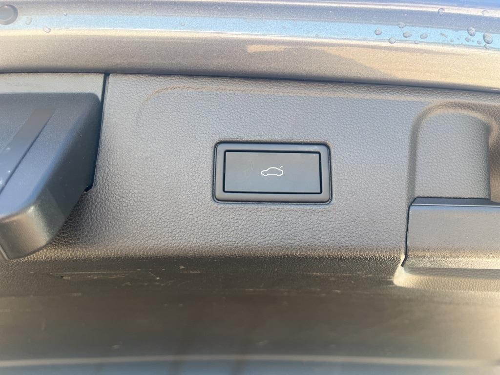 used 2024 Volkswagen Atlas car, priced at $31,900