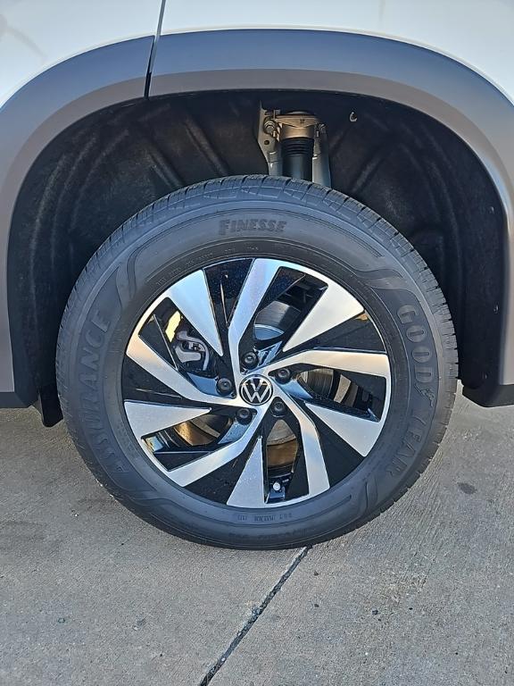 new 2025 Volkswagen Tiguan car, priced at $31,288