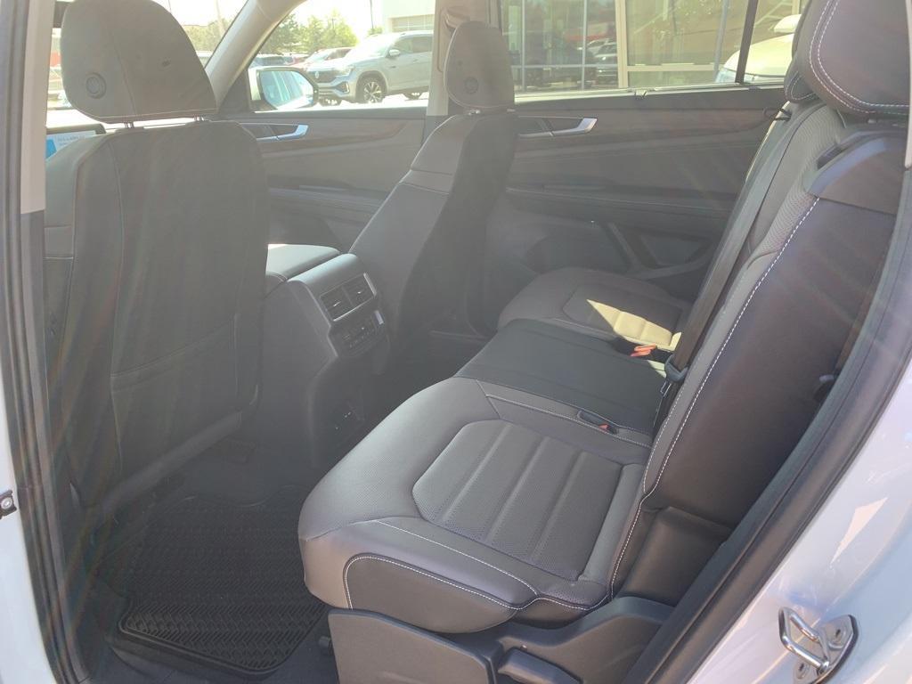 new 2025 Volkswagen Atlas car, priced at $48,347