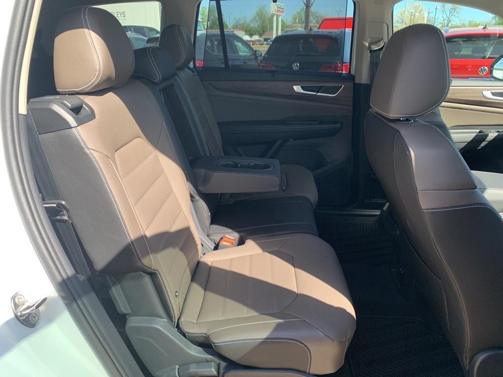 new 2025 Volkswagen Atlas car, priced at $48,347